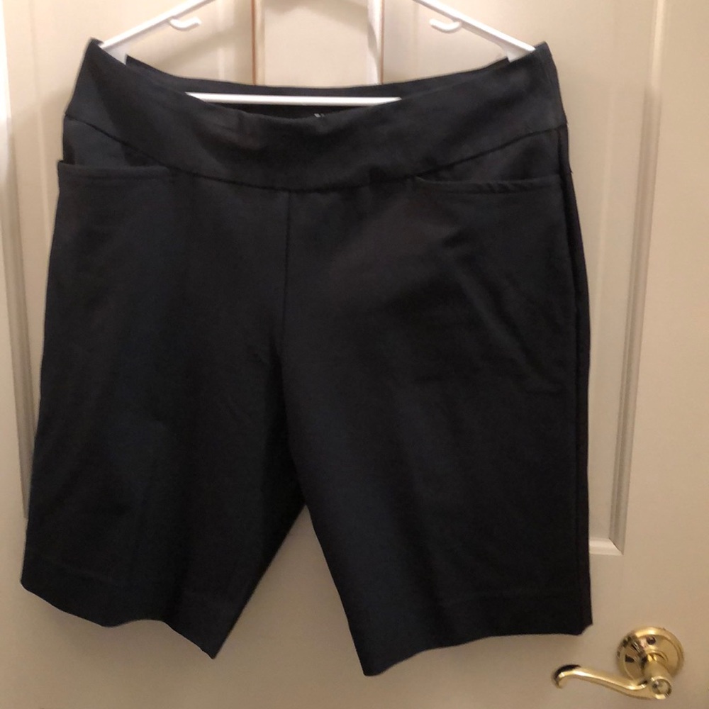 Tail size 14, golf shorts.  Never worn.